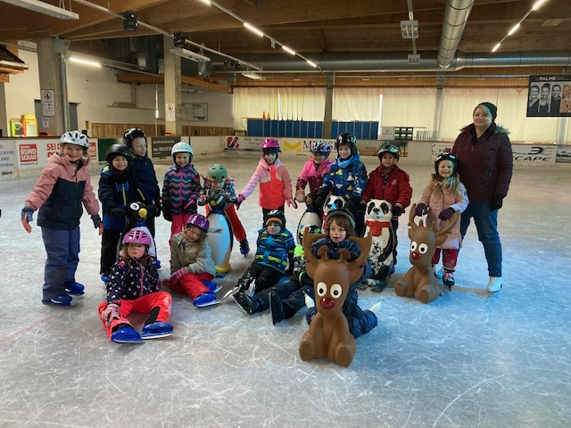 Eislaufen in der Eishalle Peuerbach