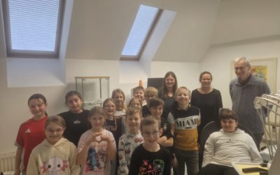 Lehrausgang der 3a Klasse zur Zahnarztpraxis